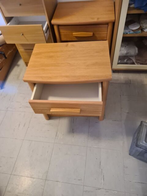 2 tables de chevet  (H52*L53*P38 30 St Isidore (06)