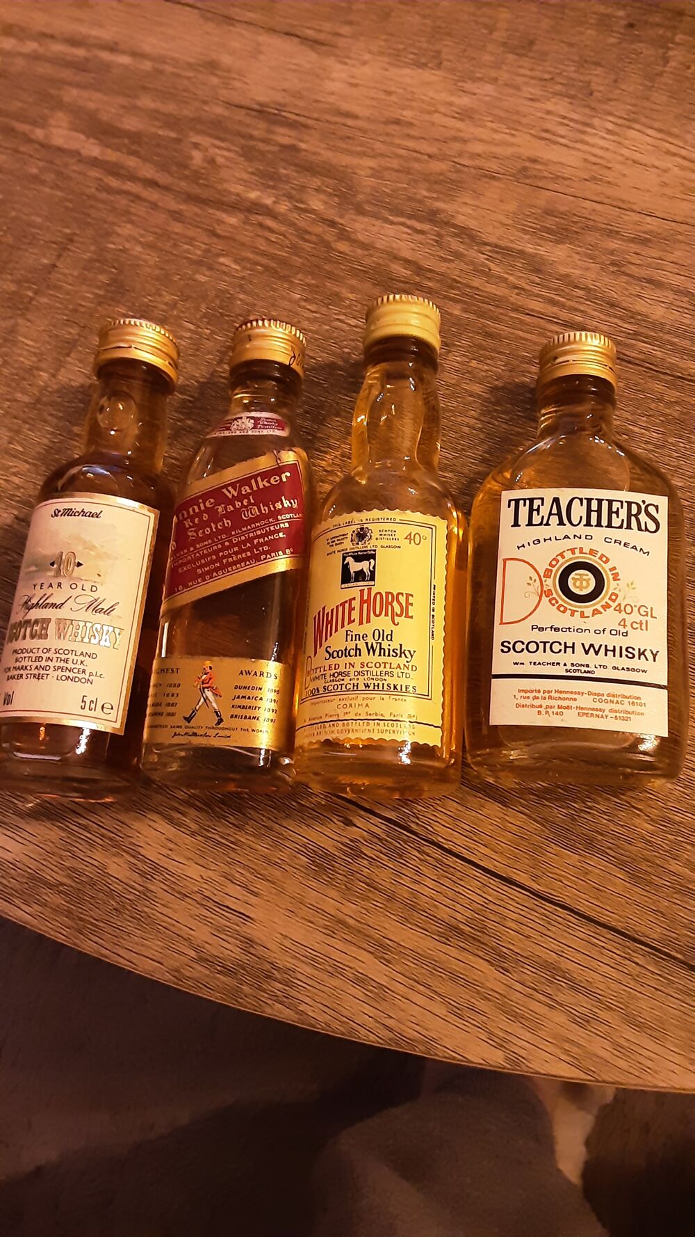 4 mignonettes pleines whisky marque diff&eacute;rentes 