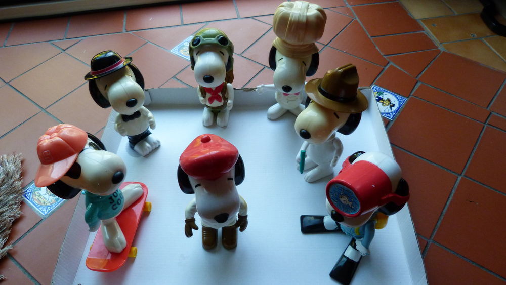 Figurine Snoopy entre 18 et 24 cm, 5 euros la figurine Jeux / jouets