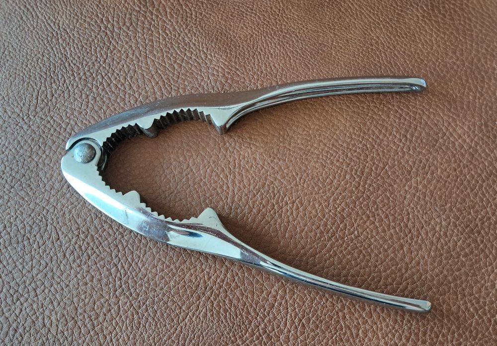 casse noix noisettes en m&eacute;tal argent&eacute; 15,5x4 cm Cuisine