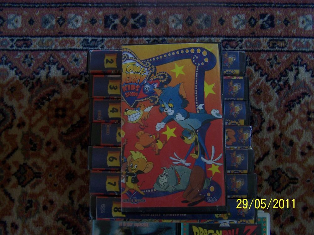 LOT DE VHS DE TOM ET JERRY VINTAGE EN COFFRET DVD et blu-ray