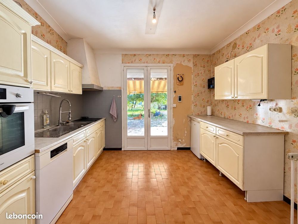Vente Villa MAISON AVEC PISCINE ? 3 CHAMBRES ? TERRAIN DE 2 150 m² ? SAI Saint-gervais