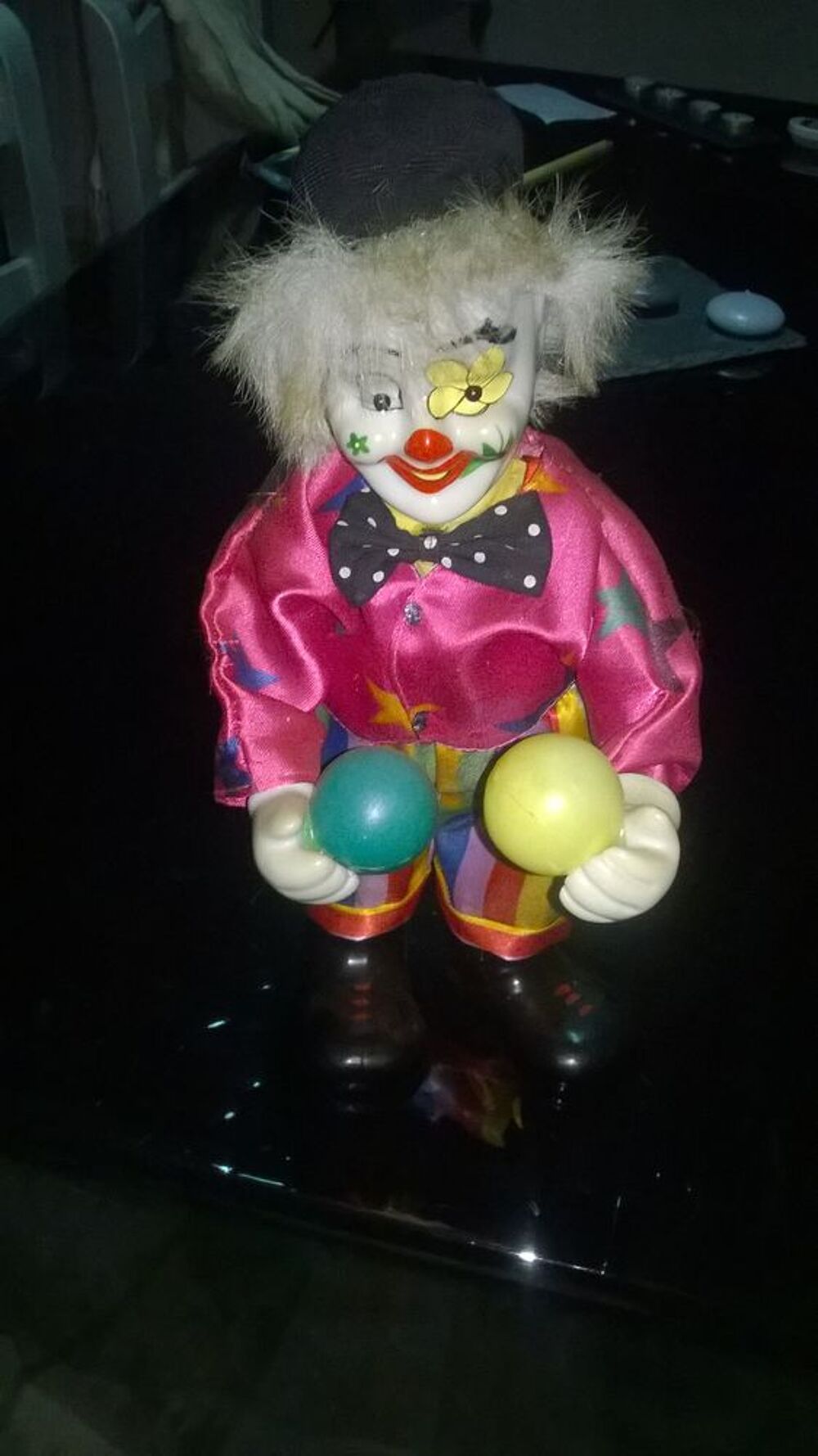 Clown musical Articule en porcelaine 
35 cm de haut avec r
Jeux / jouets