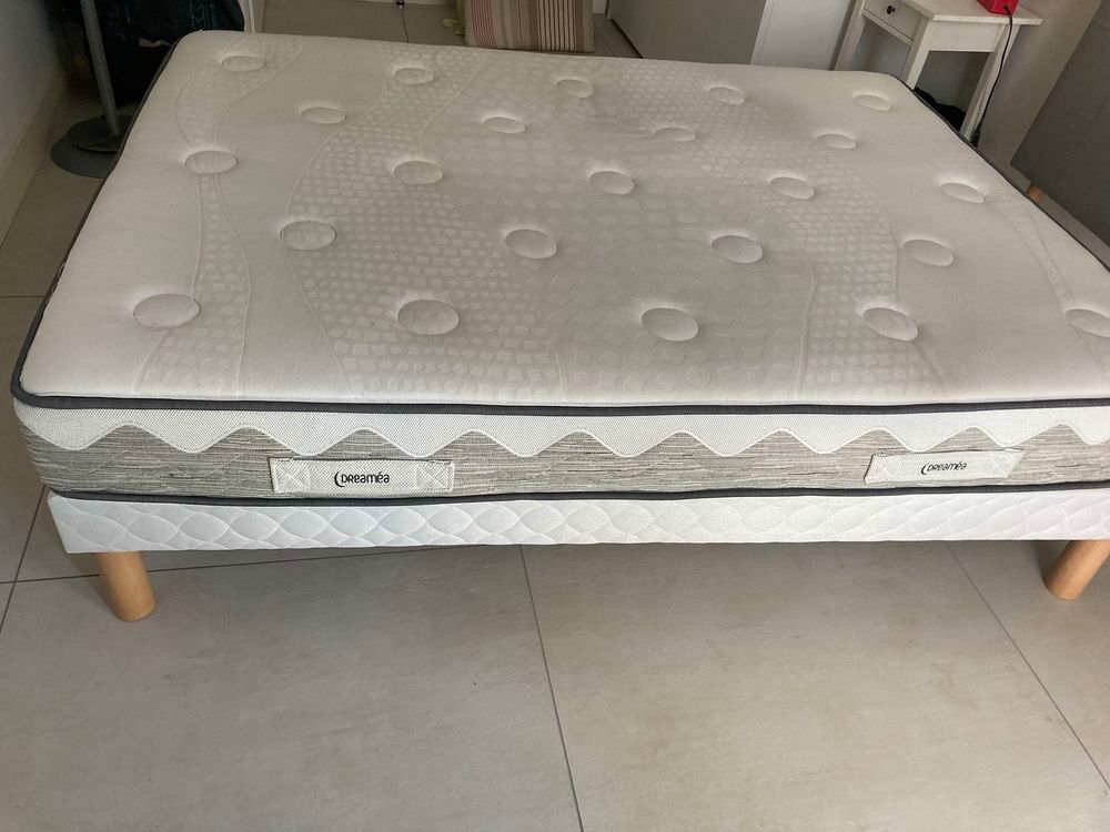 Lit 140 + sommier Meubles