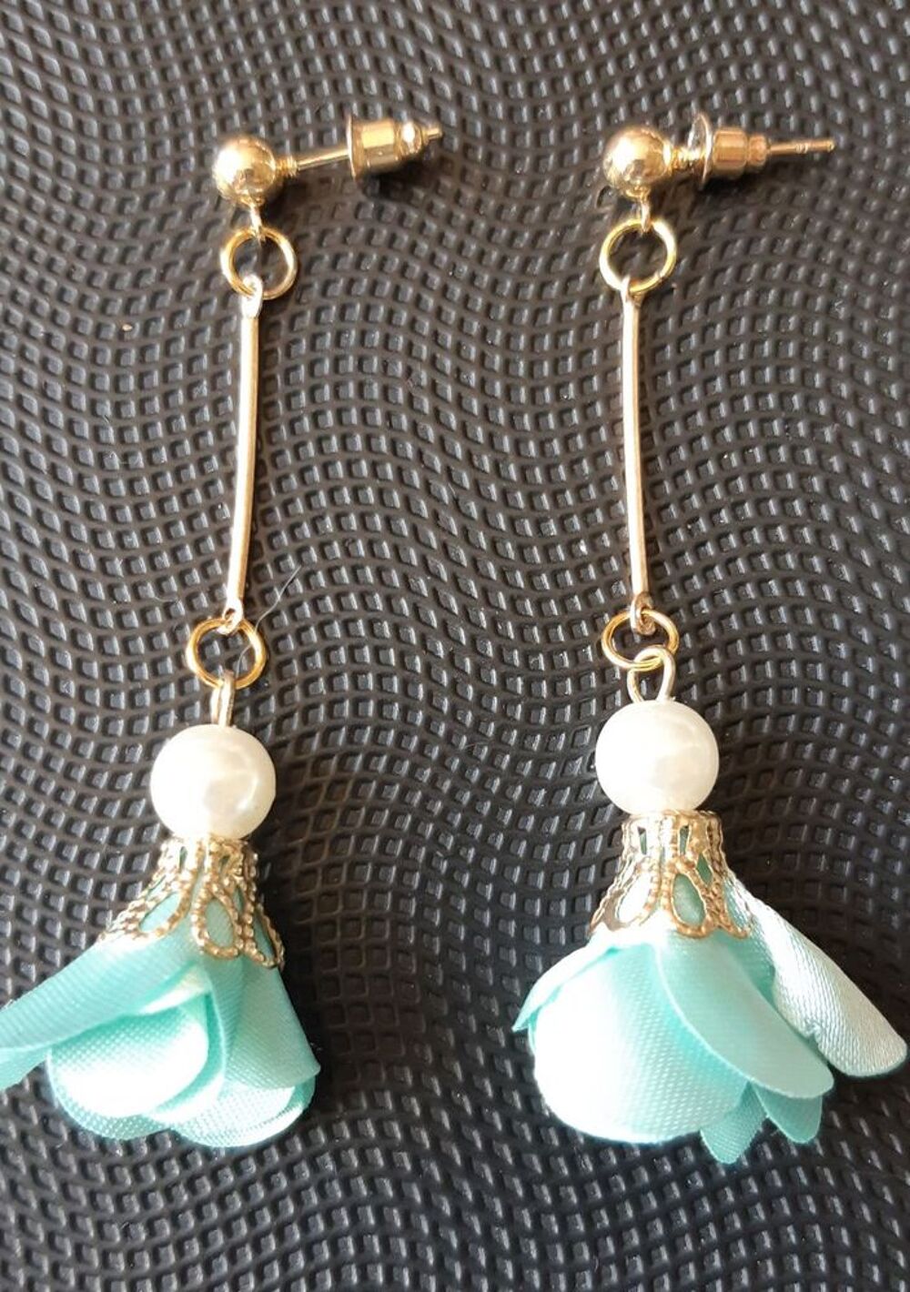 Boucles d'oreilles danseuses en satin Bijoux et montres