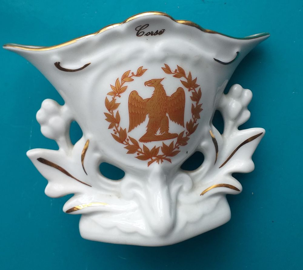 Vase vintage porcelaine du Berry, compagnie nationale de porcelaine, &agrave; d&eacute;cor d'aigle, embleme de Napoleon Décoration