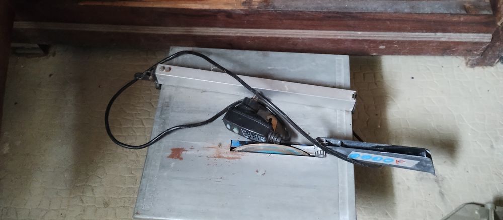 SCIE A CARRELAGE SUR TABLE Bricolage