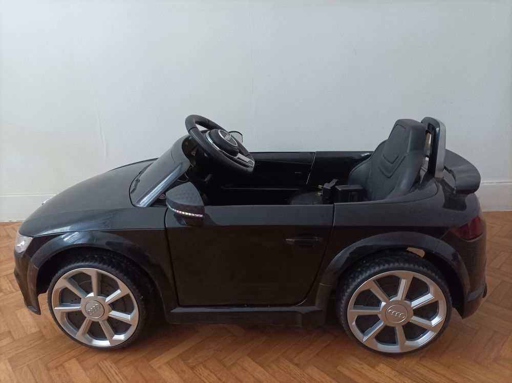 Audi TT &eacute;lectrique pour enfant. Jeux / jouets