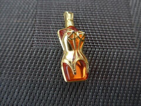 Broche Jean-Paul Gaultier  �femme� 
90 Fondettes (37)