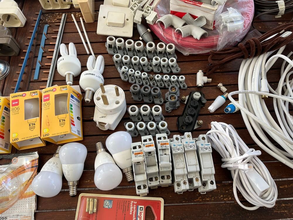 Petits mat&eacute;riels d'&eacute;lectricit&eacute; Bricolage