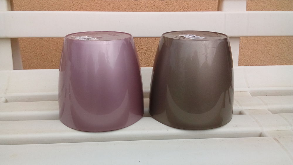 un lot de 7 pots en c&eacute;ramique et pvc neufs . Bricolage