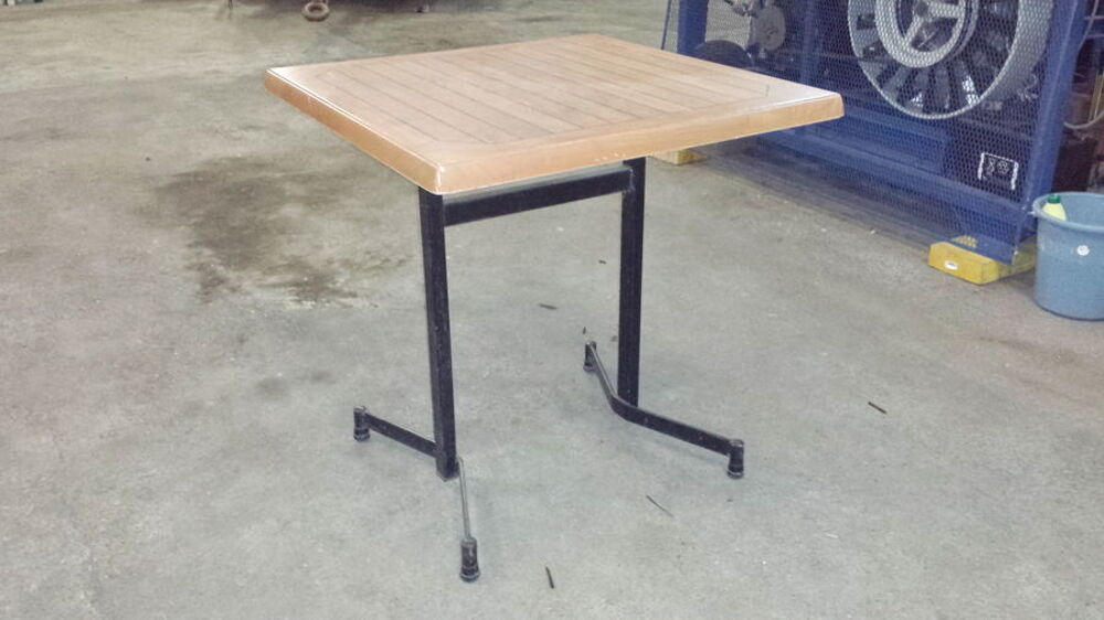 Table de bistrot en plastique imputrescible dimensions 70x70 Meubles