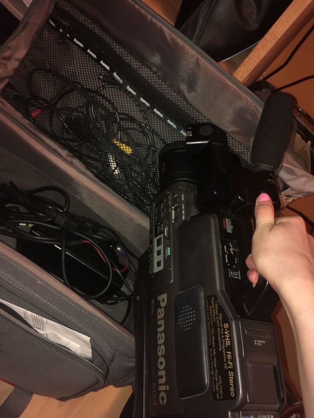 Panasonic MS4 - Cam&eacute;ra professionnelle S-VHS Photos/Video/TV
