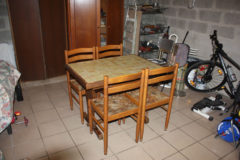 Table de cuisine + 4 chaises Meubles