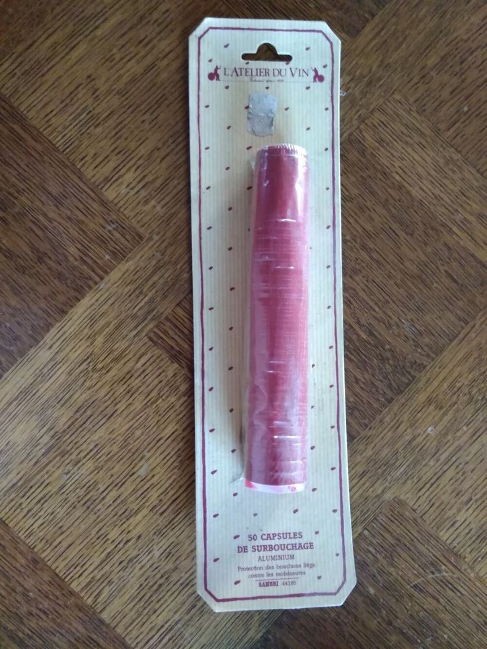 BOUCHEUSE &agrave; BOUTEILLE de vin 
Avec Collerettes rouge inclus Cuisine