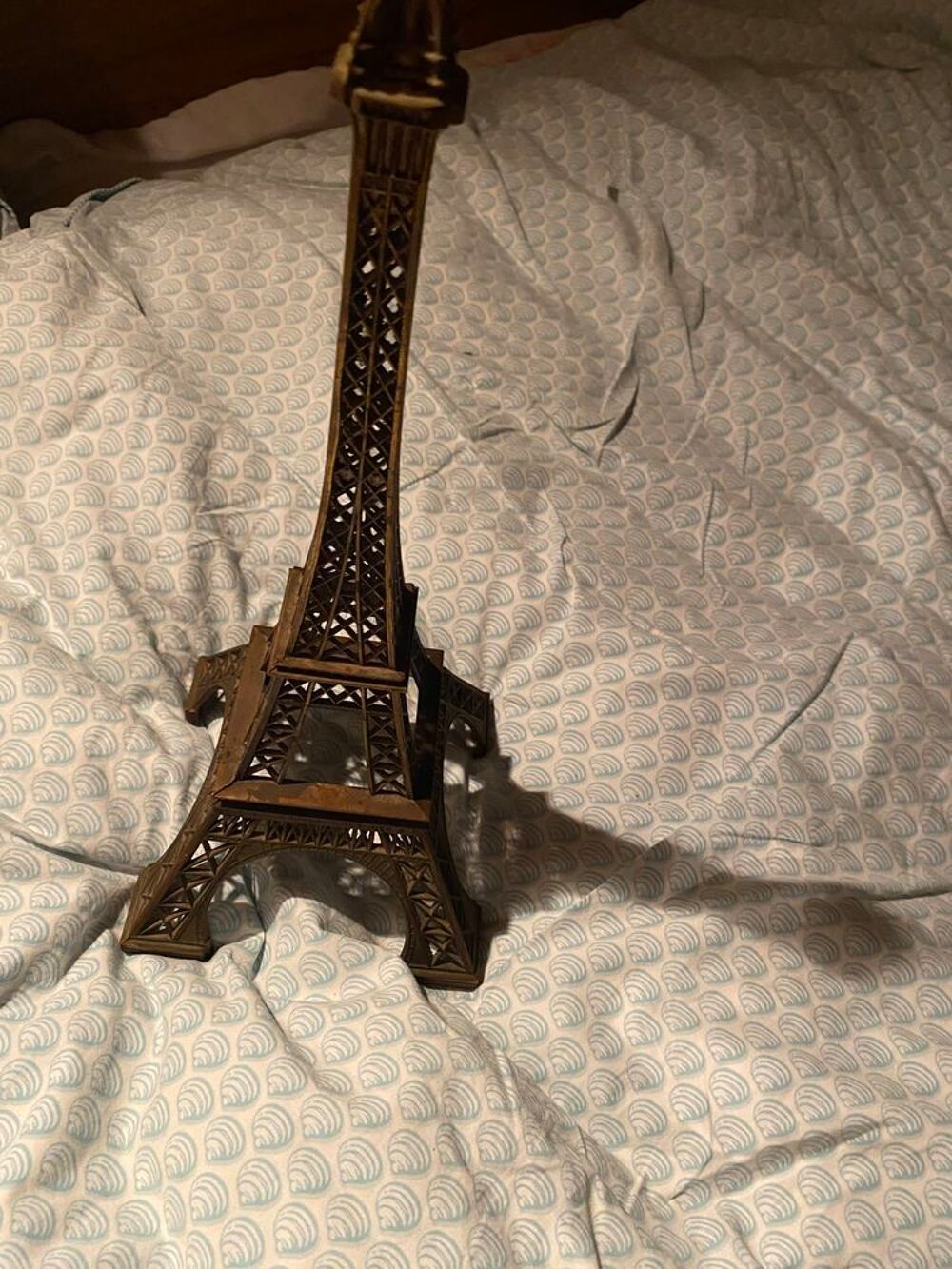 Tour Eiffel laiton bo&icirc;te musique auteur 34 cm tr&egrave;s bon &eacute;tat Décoration
