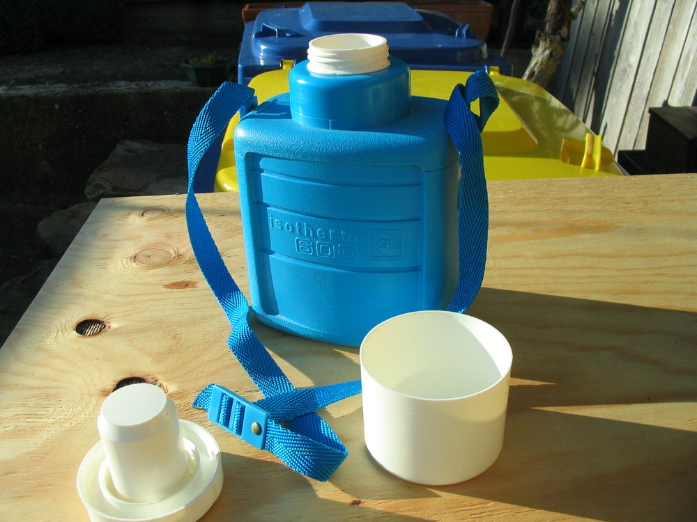 Gourde "Camping Gaz " Mod&egrave;le :Isotherm 600 Sports