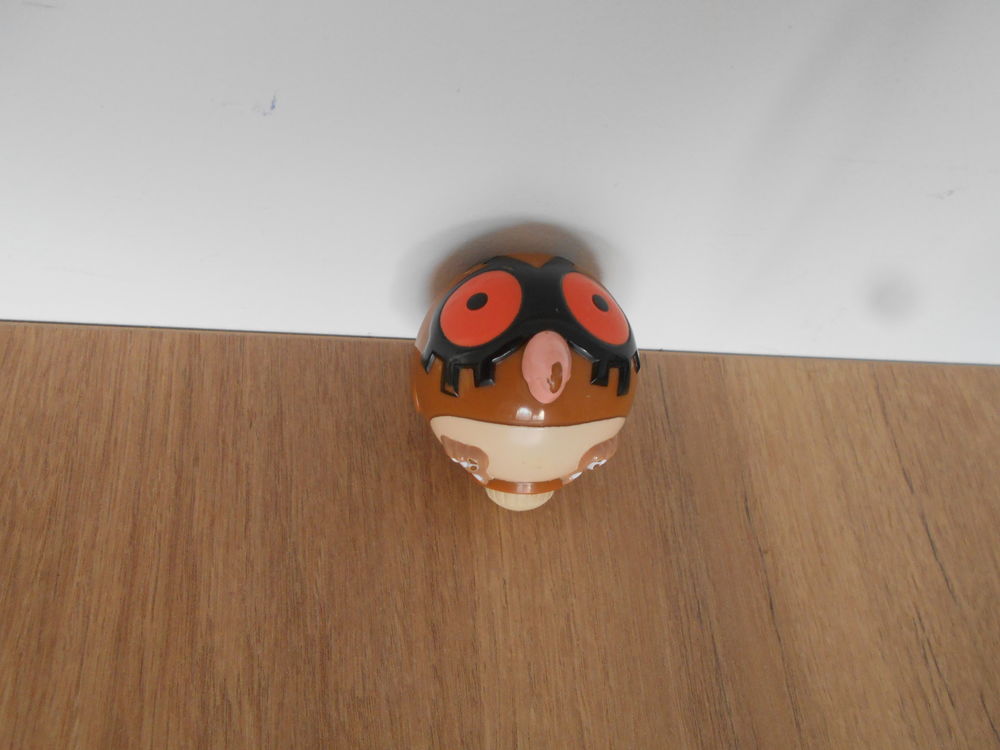 Figurine Toupie POKEMON HOUTHOUT comme neuve Jeux / jouets