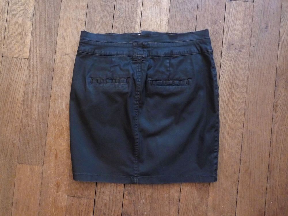 Jupe Courte Cintr&eacute;e Marron avec ses 2 Poches- Taille 34 Vêtements
