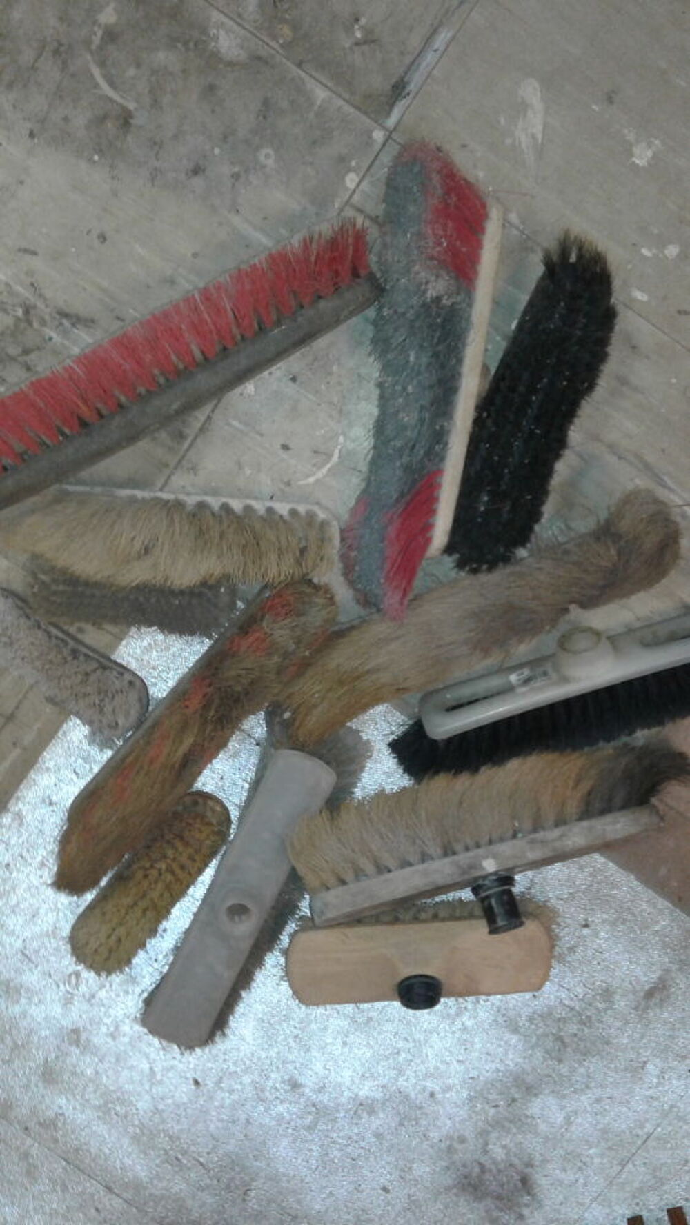 Lot de balais et brosses d'occasion Bricolage