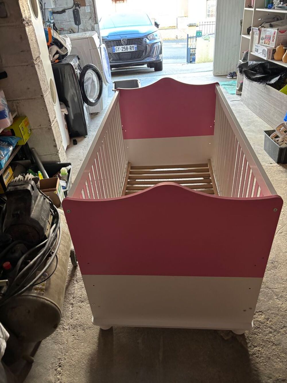 Lit de princesse rose et blanc fille avec voile superbe &eacute;tat Mobilier enfants