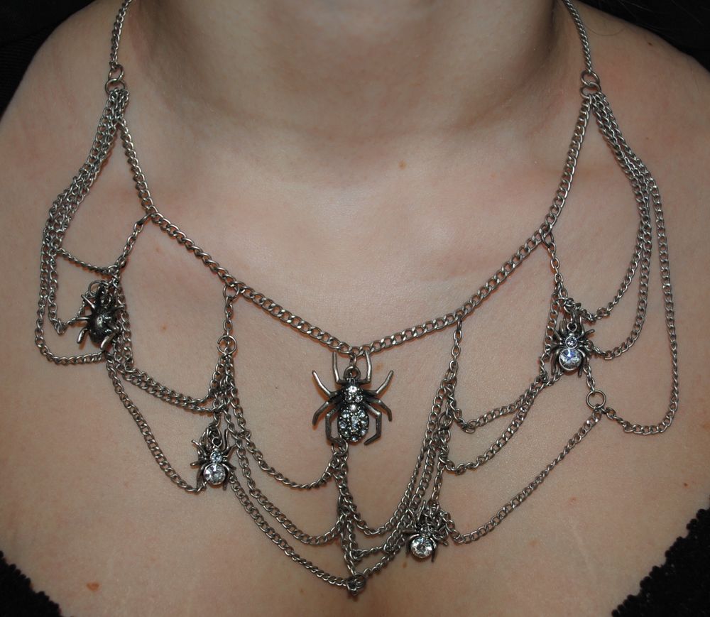Superbe pendentif gothique neuf/Barcelone Bijoux et montres