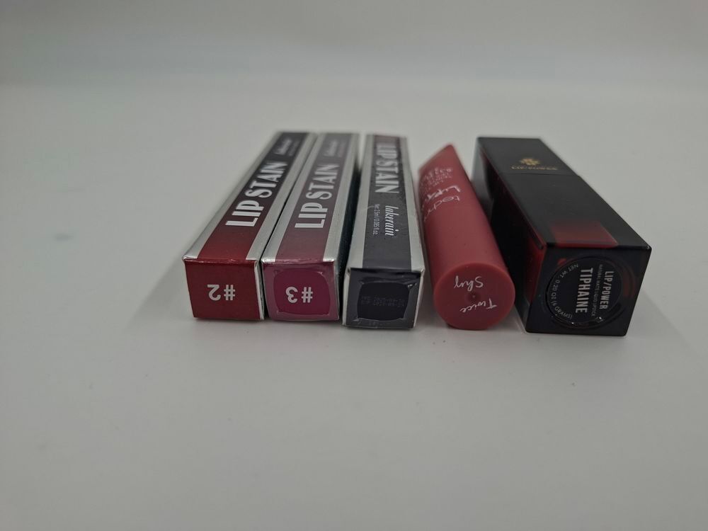 Lot de 4 encres &agrave; l&egrave;vres et 4 rouges &agrave; l&egrave;vres Lipstain n&deg;1.. Vêtements