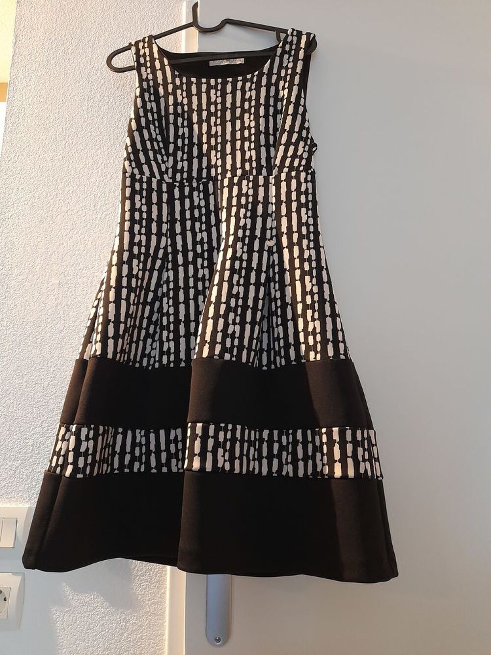 Robe noire et blanc.rinascimento Vêtements