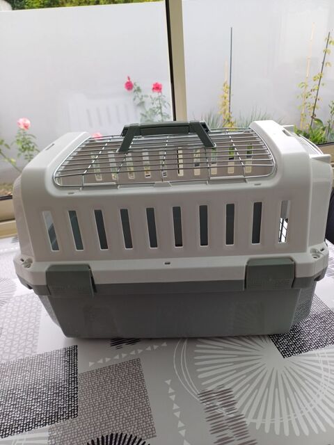 cage de transport 
30 44800 Saint-herblain