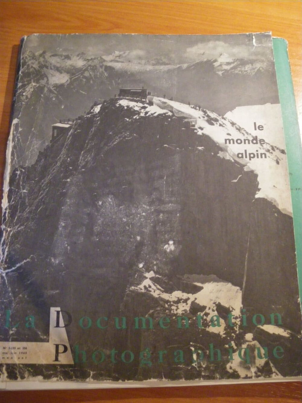 Documentation "LE MONDE ALPIN" Livres et BD