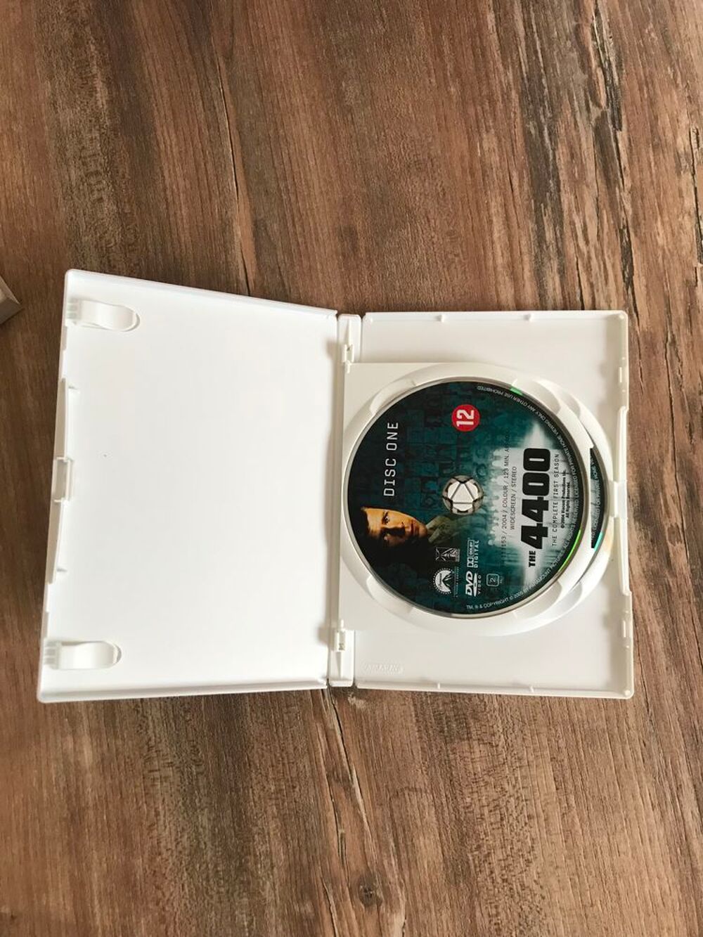 Coffret 2 DVD " Les 4400 - L' int&eacute;grale de la sais DVD et blu-ray