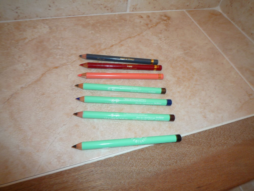 CRAYONS YEUX YVES ROCHER NEUFS 