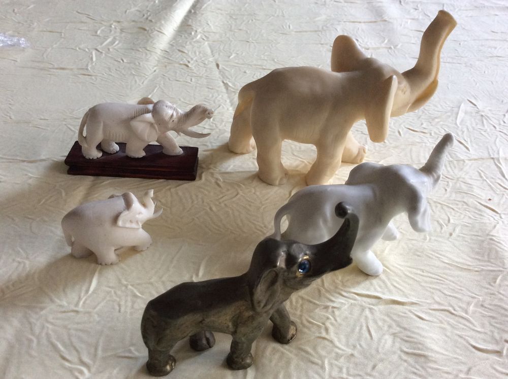Figurines &eacute;l&eacute;phants (5) tailles et mat&eacute;riaux divers 