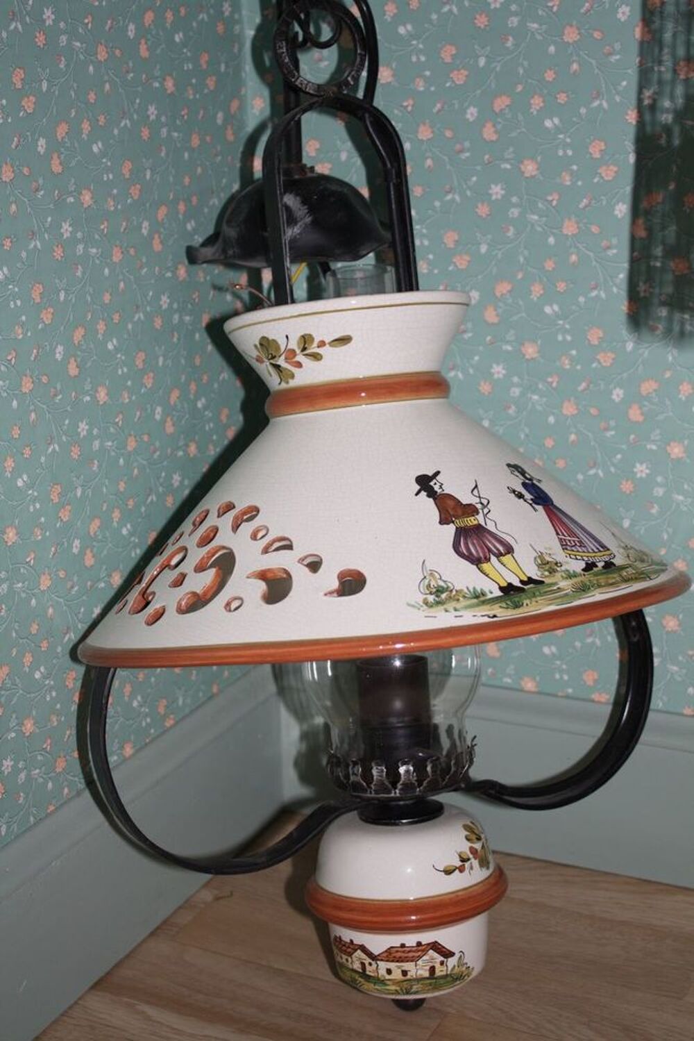 Lustre c&eacute;ramique d&eacute;cor breton Décoration