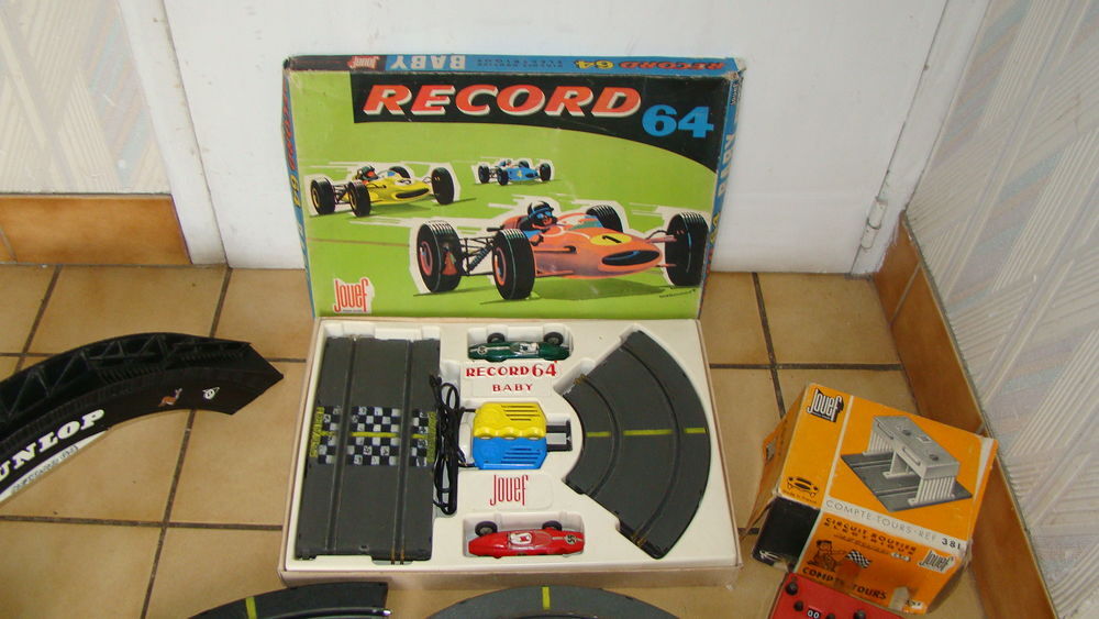 Circuit Record 64 Baby Jouef + accessoires - ann&eacute;es 1960
Jeux / jouets