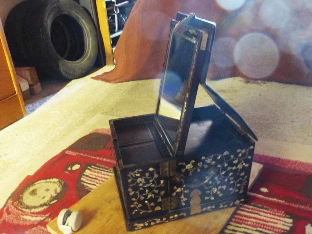 Coffre chinois type coiffeuse 