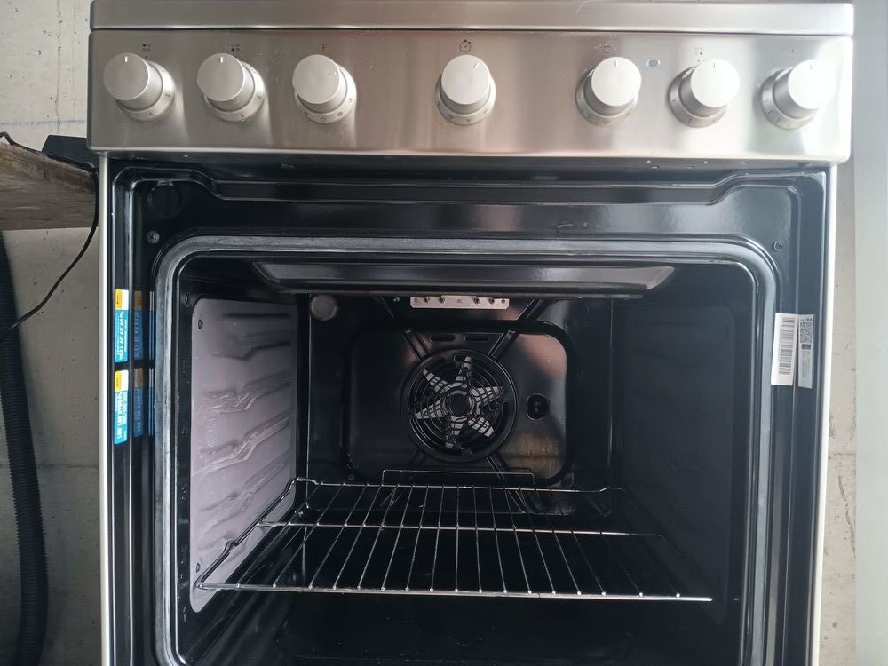 cuisini&egrave;re vitroc&eacute;ramique INDESIT Electroménager