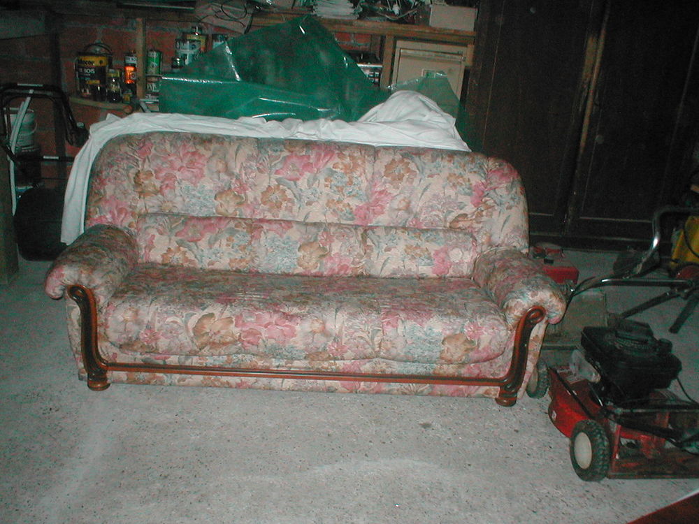 canap&eacute; et deux fauteuils Meubles