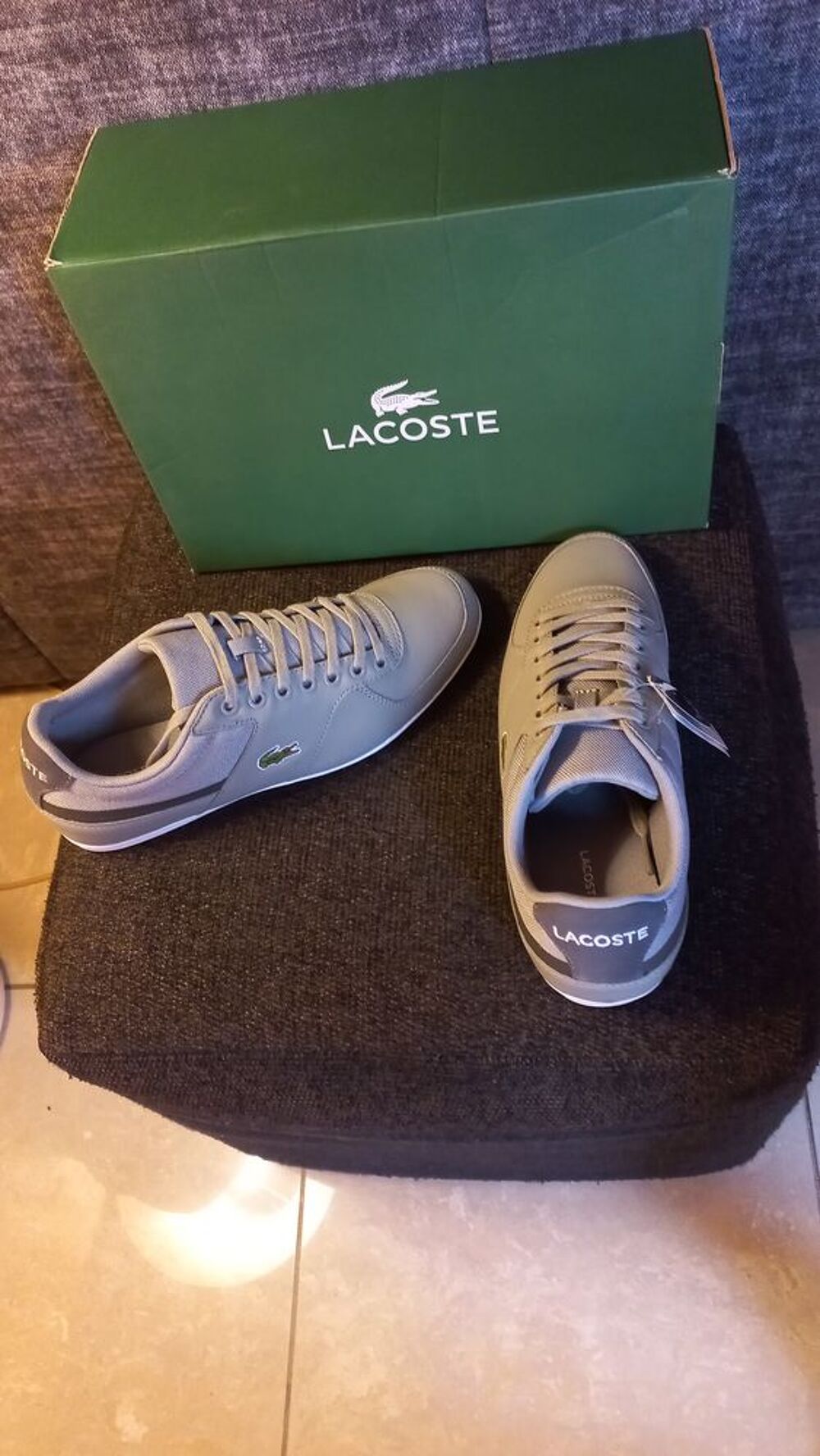 TENNIS MARQUE LACOSTE POINTURE 40 Chaussures