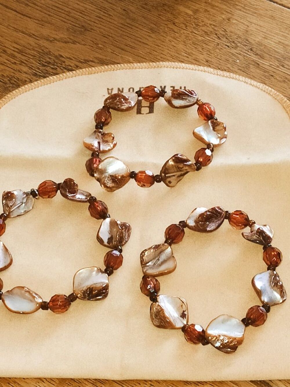 Lot de bracelets en perles de nacre marron / Neufs Bijoux et montres