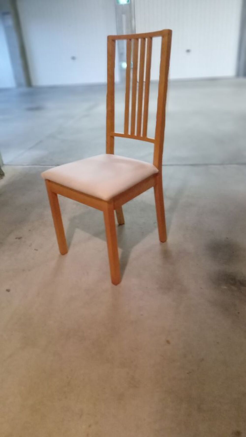Vd 2 chaises en bois Meubles