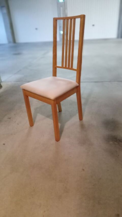 Vd 2 chaises en bois  10 Montbrison (42)