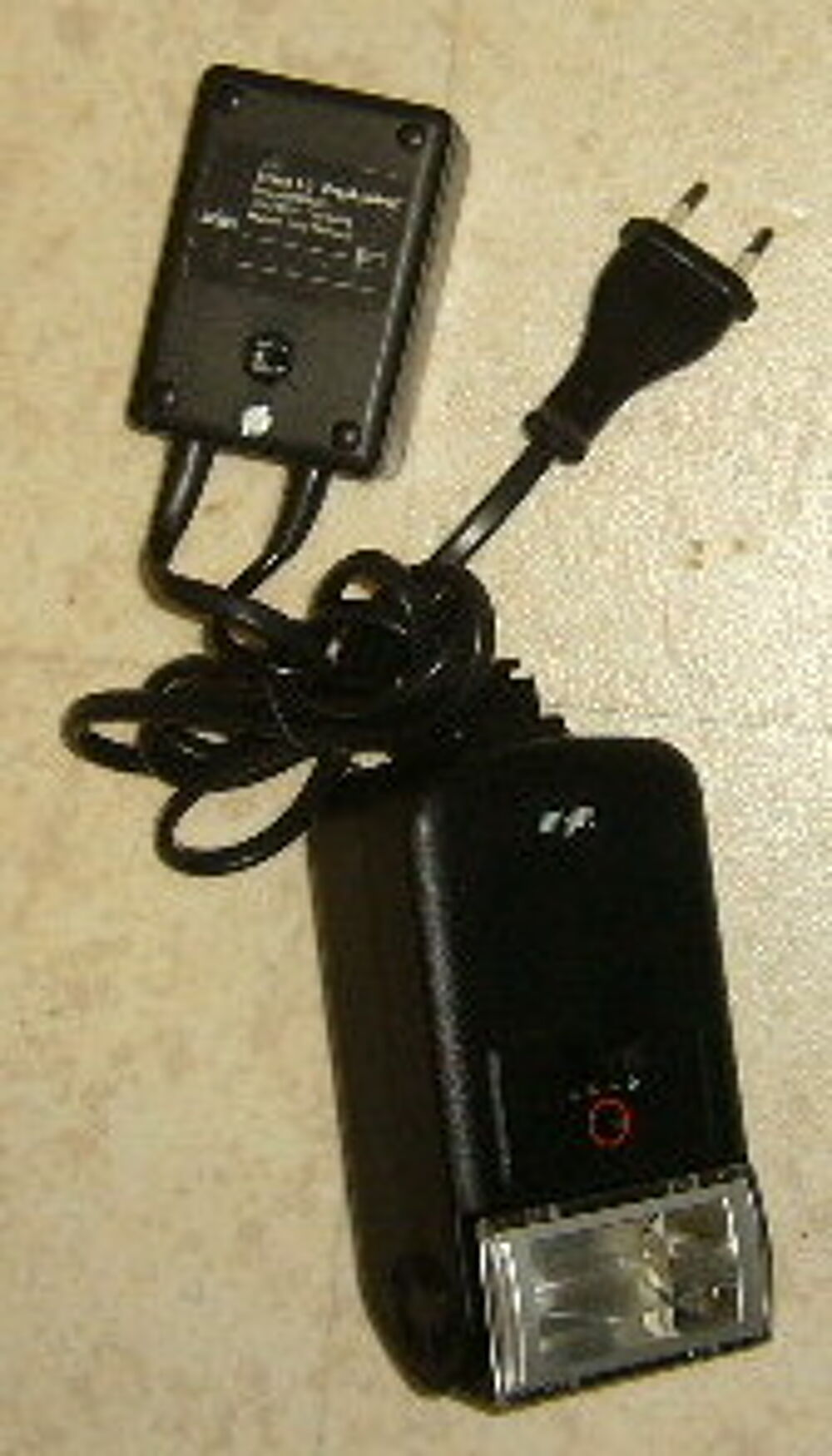Flash Braun electronique AG2000/F032 avec alimentation Photos/Video/TV