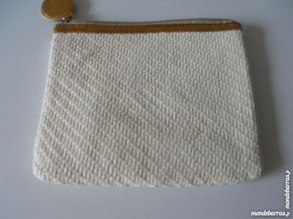 Jolie pochette maquillage ou autres, neuve Bijoux et montres