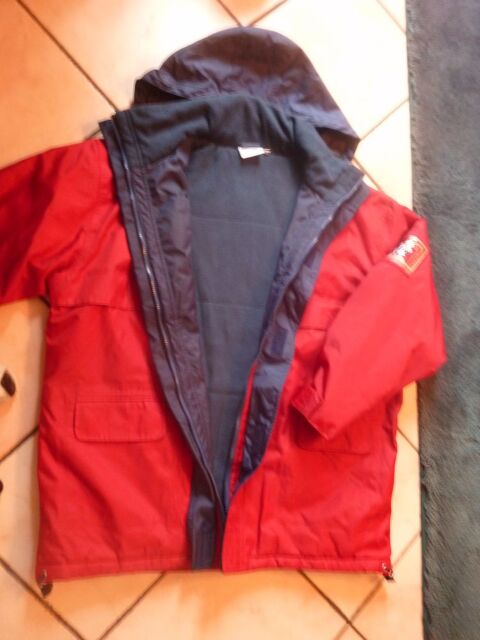 Anorak rouge  / marine  mixte    XL / XXL 12 La Mulatière (69)