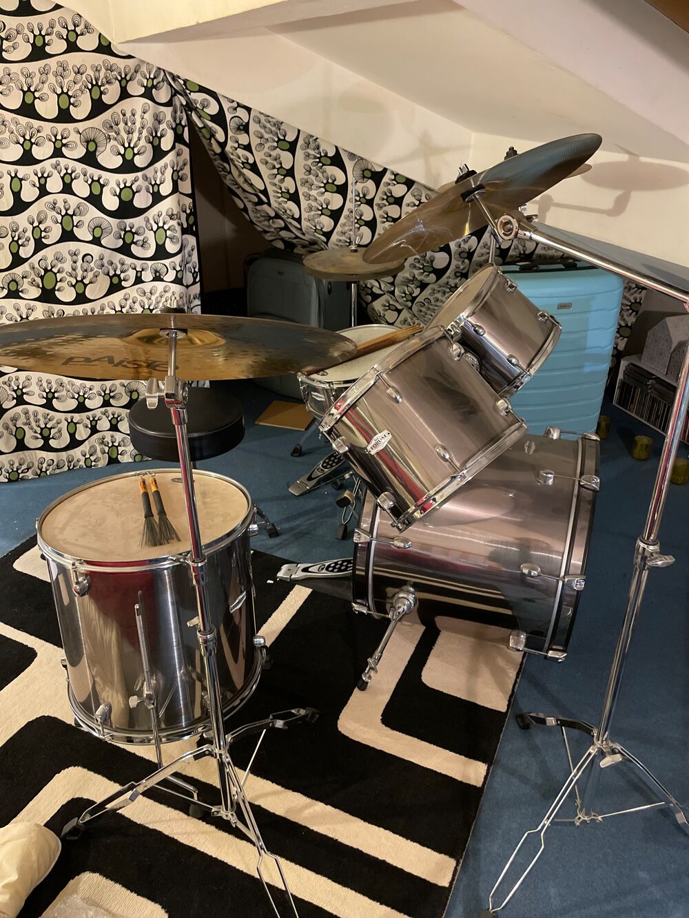 Batterie pearl chrom&eacute;e et 3 cymbales Instruments de musique