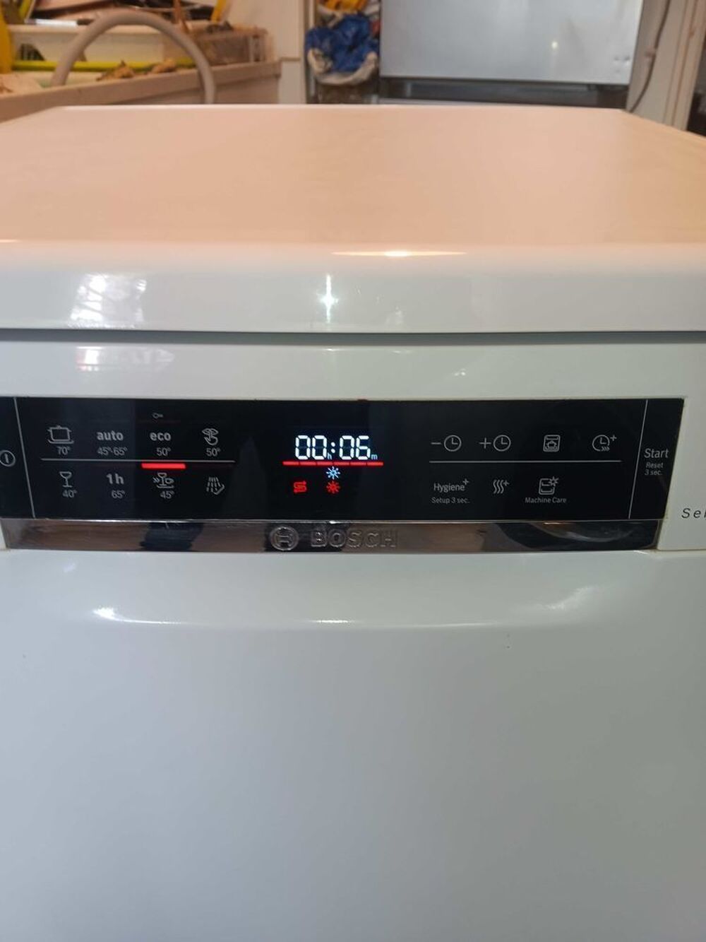 lave vaisselle Bosch 14 Couverts 8 Program/5Temp rapide 15/30/44/60min Program 1/2 Charge Diff&eacute;r&eacute; 24h lumi&egrave;re integre connect&eacute; &agrave; Wifi/Bluetooth tbeg Electroménager
