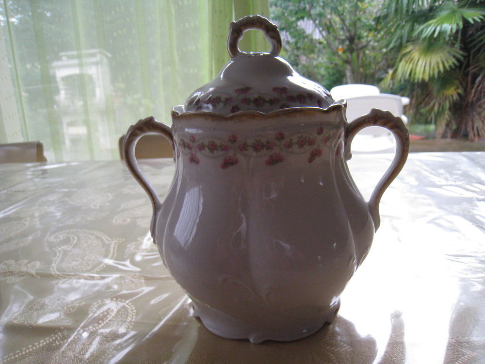 Cafeti&egrave;re A.Gauthier porcelaine fleurs Cuisine