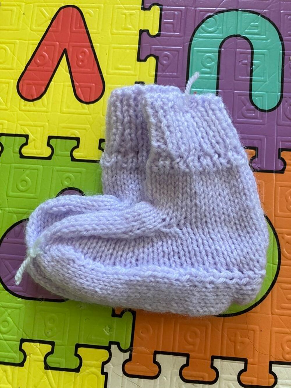 chaussons neufs en laine faits &agrave; la main taille 6 mois Vêtements enfants