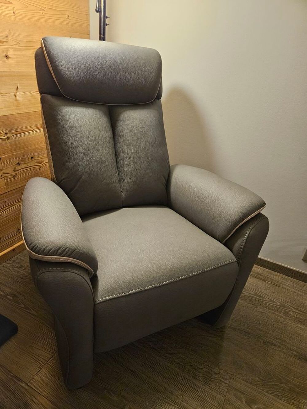 Canap&eacute; 3 places et fauteuil &eacute;lectrique relaxant mod&egrave;le Paris Meubles
